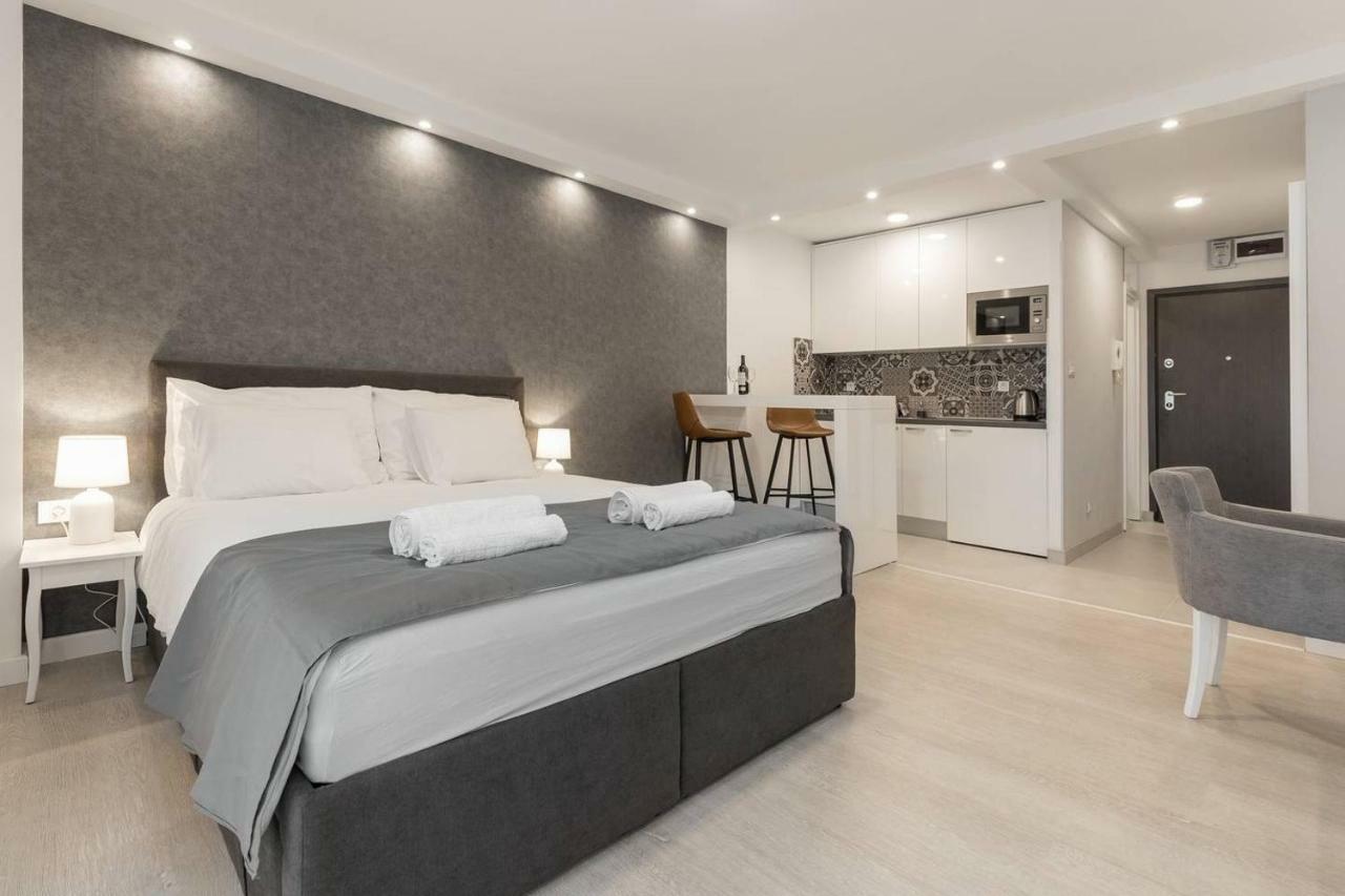 Penthouse "Sky 17" S Balkonom I Besplatnim Parkingom Apartamento Zagreb Exterior foto