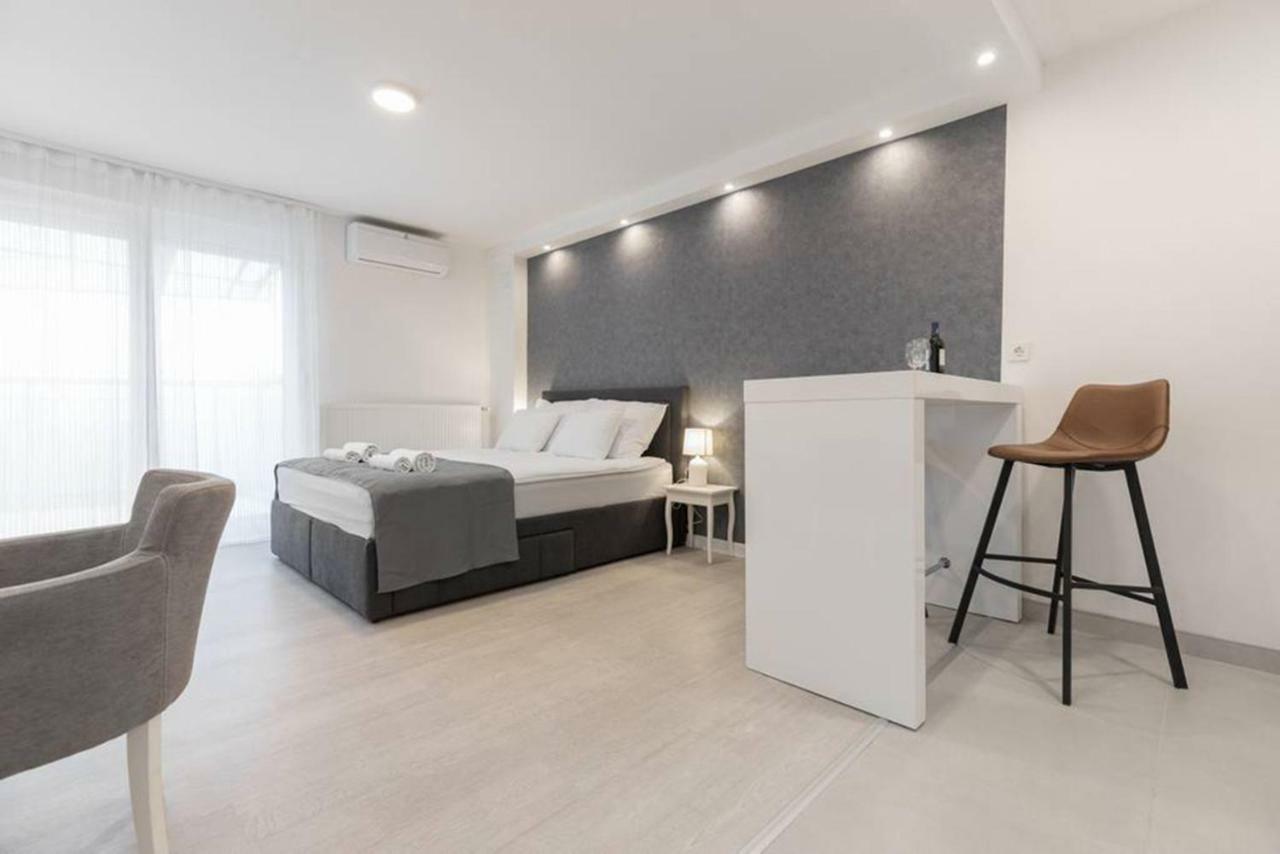 Penthouse "Sky 17" S Balkonom I Besplatnim Parkingom Apartamento Zagreb Exterior foto